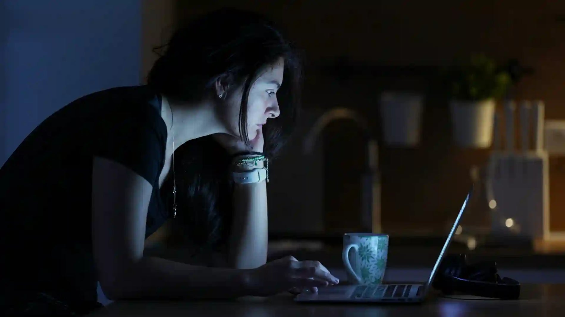 La luz azul: qué es y cómo protegerte de ella